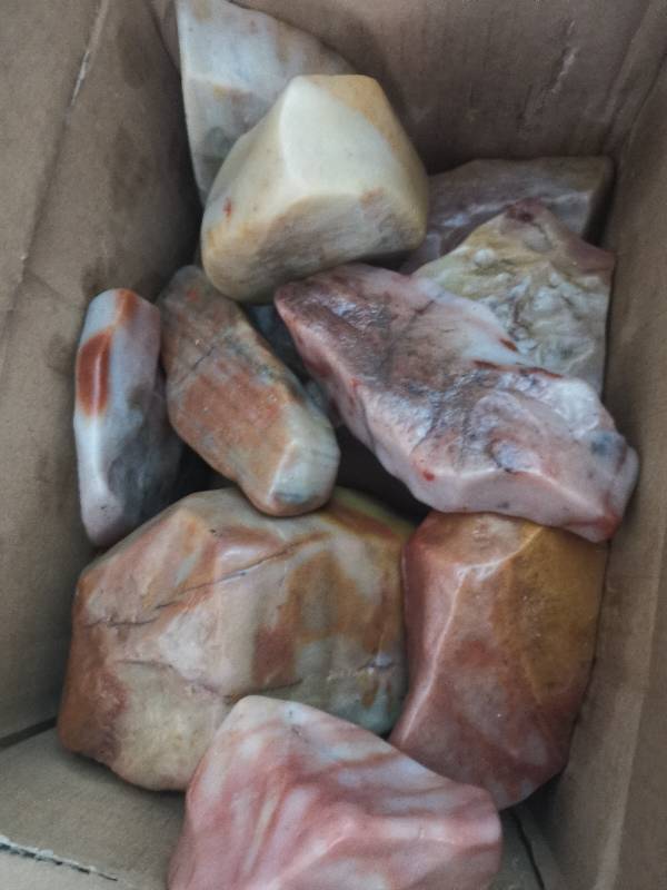 新疆朋友给的这是什么石头